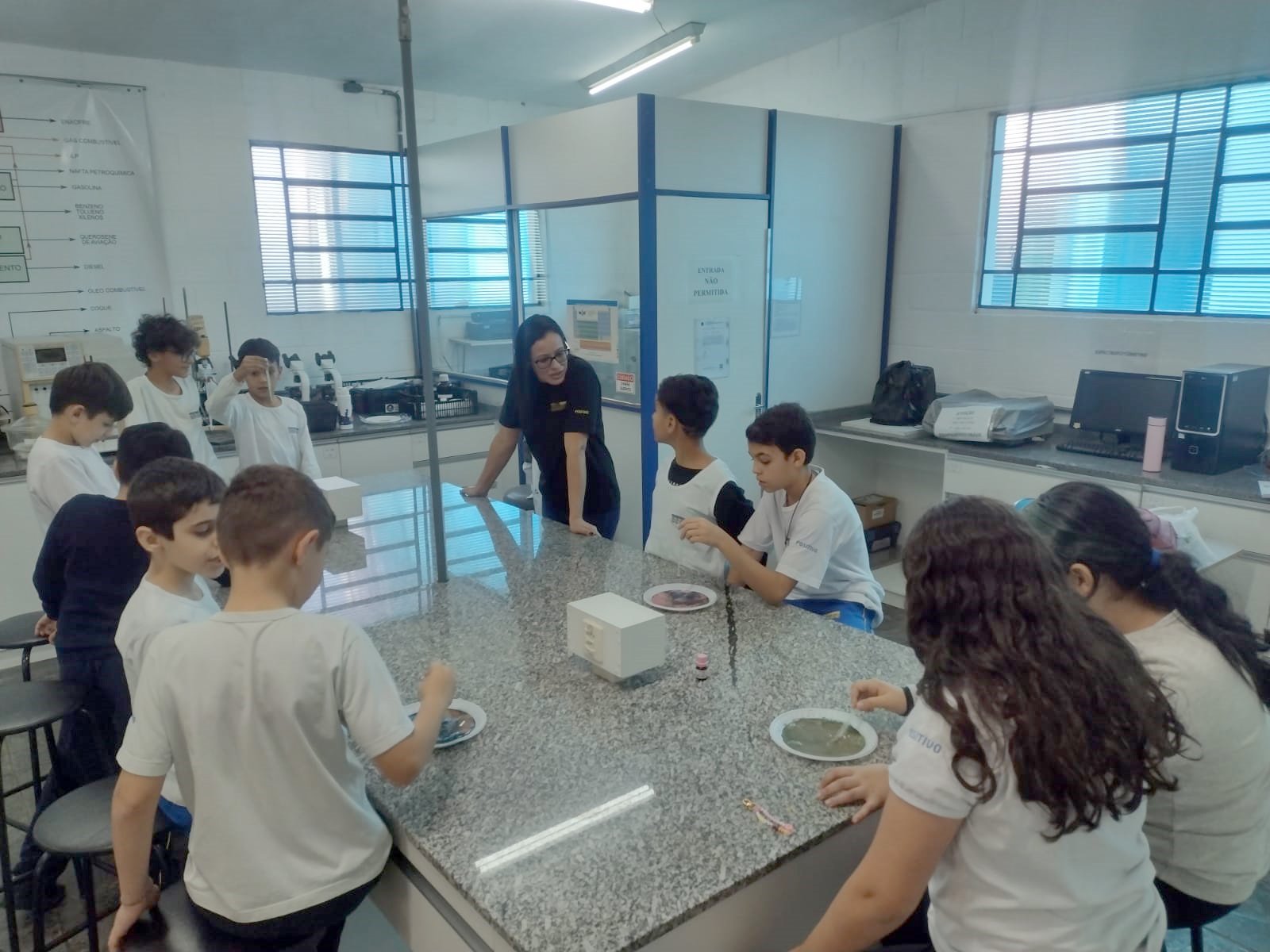 Aula Experimental de Ciências - Colégio Cosmos de Paulínia, a Melhor Escola